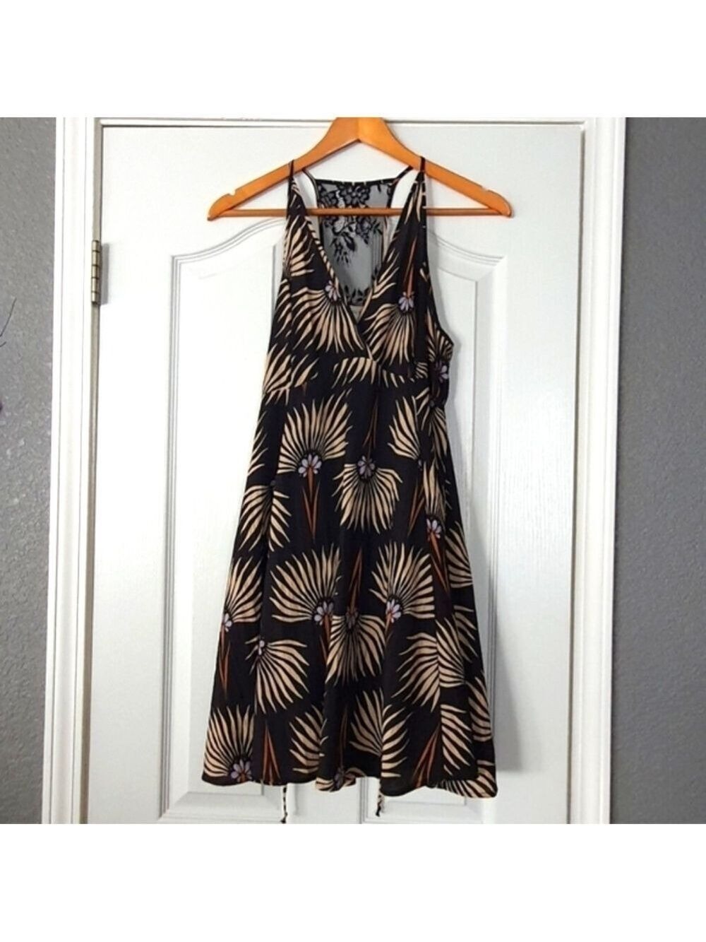 Everly Tropical Leaf Print Mini Dress Womens S Black Tan Vneck Lace Back